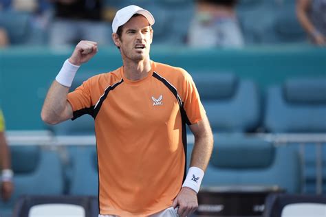 Andy Murray defeats Matteo Berrettini in Miami .